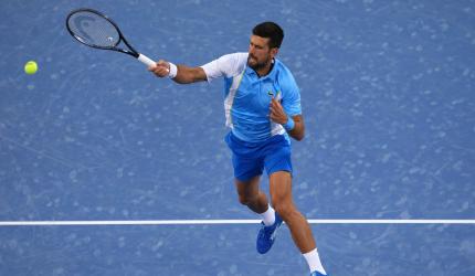 Djokovic triumphs in US return; Swiatek shines