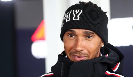 F1: Hamilton agrees to two-year deal