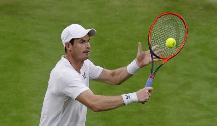Murray's Wimbledon drama ends on a cliff-hanger