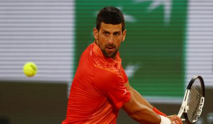 Djokovic sails into French Open third round