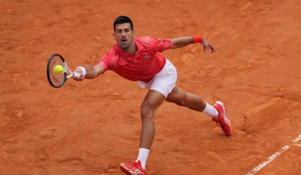 Flawless Djokovic reaches Rome quarters