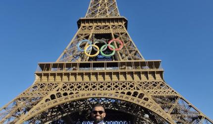Sreejesh Rocks Mundu At Eiffel Tower
