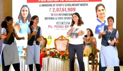 Manu Bhaker Grooves To Kala Chashma