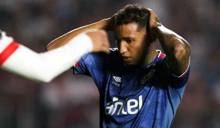 Uruguay footballer dies after collapsing on pitch