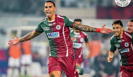 Mohun Bagan rally to beat Kerala; stay top of ISL