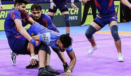 PKL: Dabang Delhi qualify for playoffs in style!