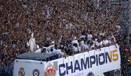 Fans chant 'Toni, stay' as Real parade UCL trophy