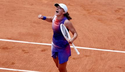 Swiatek dismantles Paolini to win 4th French Open