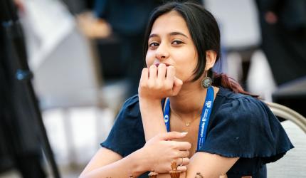 Women's WC: Divya pulls off huge upset; Humpy held