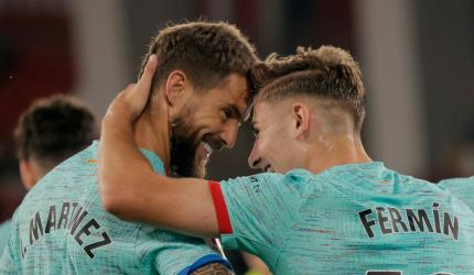 Soccer: Barca closer to top two finish