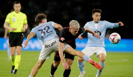 PIX: Celta hold 10-man Barca; Milan-Juve play out draw