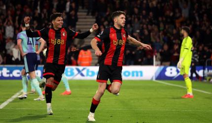 EPL PIX: Bournemouth shock Arsenal; United, Spurs win