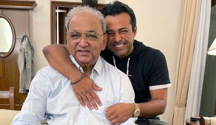 'The passing of Vece Paes draws curtains on a great era of hockey'