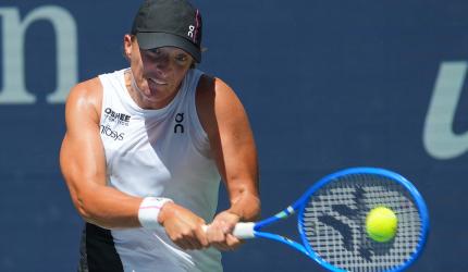 US Open PIX: Swiatek breezes into Round 2