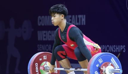 Ajaya Babu, Bedabrat lift record weight enroute gold