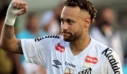 Neymar's knee surgery puts World Cup return in focus