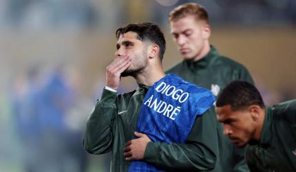 Tears, tributes as players honour Jota at Club WC