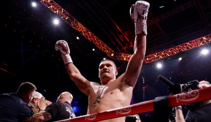 PIX: Usyk demolishes Dubois with fifth round knock-out
