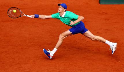 French Open Final: Sinner wins first set vs Alcaraz