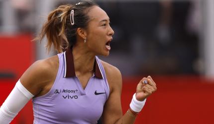 Queen's Club: Zheng beats Raducanu; Maria stuns Rybakina