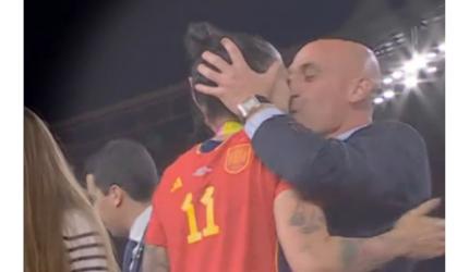 Spain seek retrial in World Cup kiss case