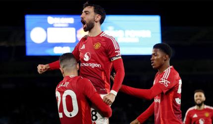 EPL: Manchester United ease past struggling Leicester