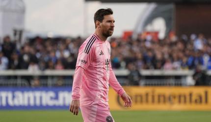 Opposition coach saves irate Messi from seeing red