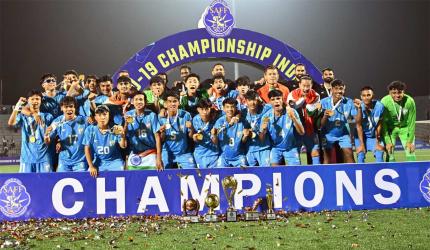 India edge Bangladesh to win SAFF U-19 football title