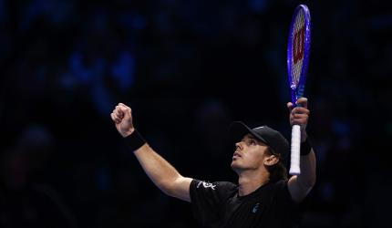 De Minaur banishes demons to reach ATP Finals semis