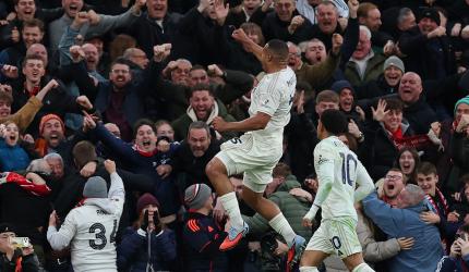 PIX: Liverpool, Manchester City lose; Chelsea move up