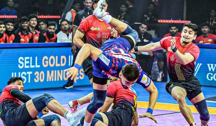 Ashu Malik stars as Dabang Delhi down Bengaluru Bulls