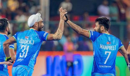 India aim semis berth as China awaits