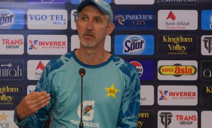 Fans pitch Gillespie for India job... his one-word reply