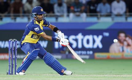 Sri Lanka skipper, pacer return home from Pakistan