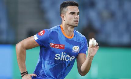 Arjun Tendulkar dismisses Samit Dravid!