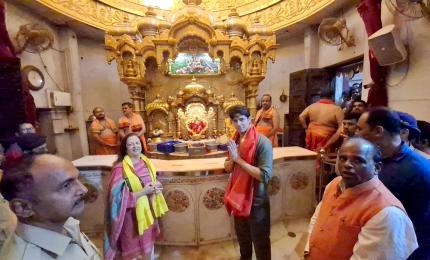 Sidharth Prays For Daughter At Siddhivinayak Temple