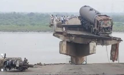 Vadodara bridge collapses, vehicles fall in river; 9 dead