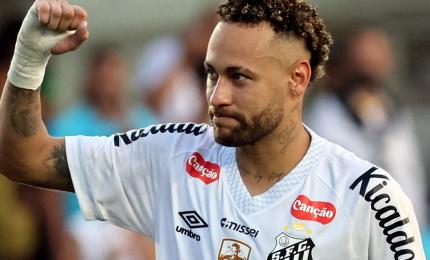 Neymar's knee surgery puts World Cup return in focus