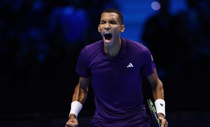 Auger-Aliassime battles past Shelton at ATP Finals
