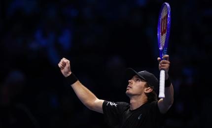 De Minaur banishes demons to reach ATP Finals semis