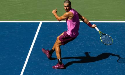 Alcaraz survives injury scare on Tokyo debut