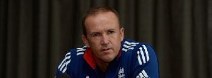 England sack coach Andy Flower after disastrous Aus tour