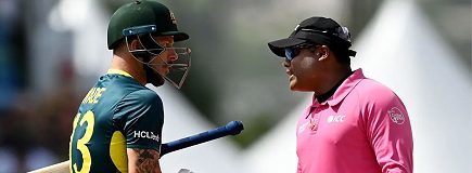 Wade-Umpire Menon get into a heated exchange