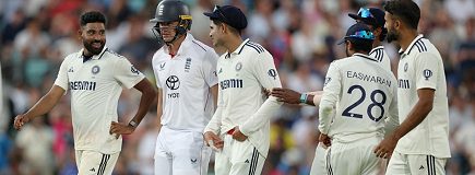 PIX: Rain halts England charge, India live another day