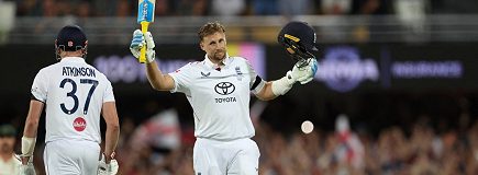 Root's 135 powers England despite Starc's 6 wickets