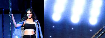 Game, set, match! Kiara serves her sexiest style on the ramp