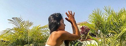 Stretch it out like this yogini