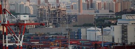 Exports rise 5.37% in Jan; trade deficit narrows
