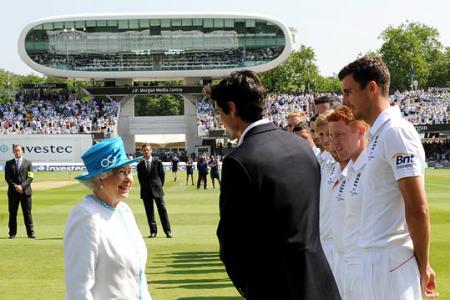 When Queen Elizabeth tried dance mudras - Rediff.com