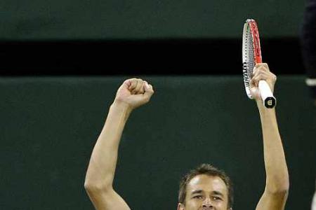 Wimbledon Champ Evades Questions On Ukraine - Rediff.com